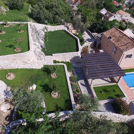 Villa Dia *
